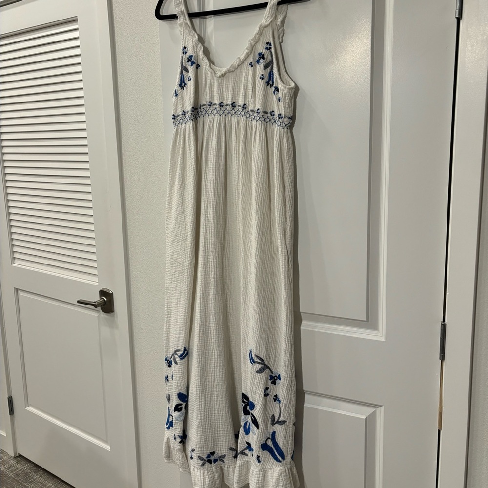 Free People White and Blue Maxi Dress 💙